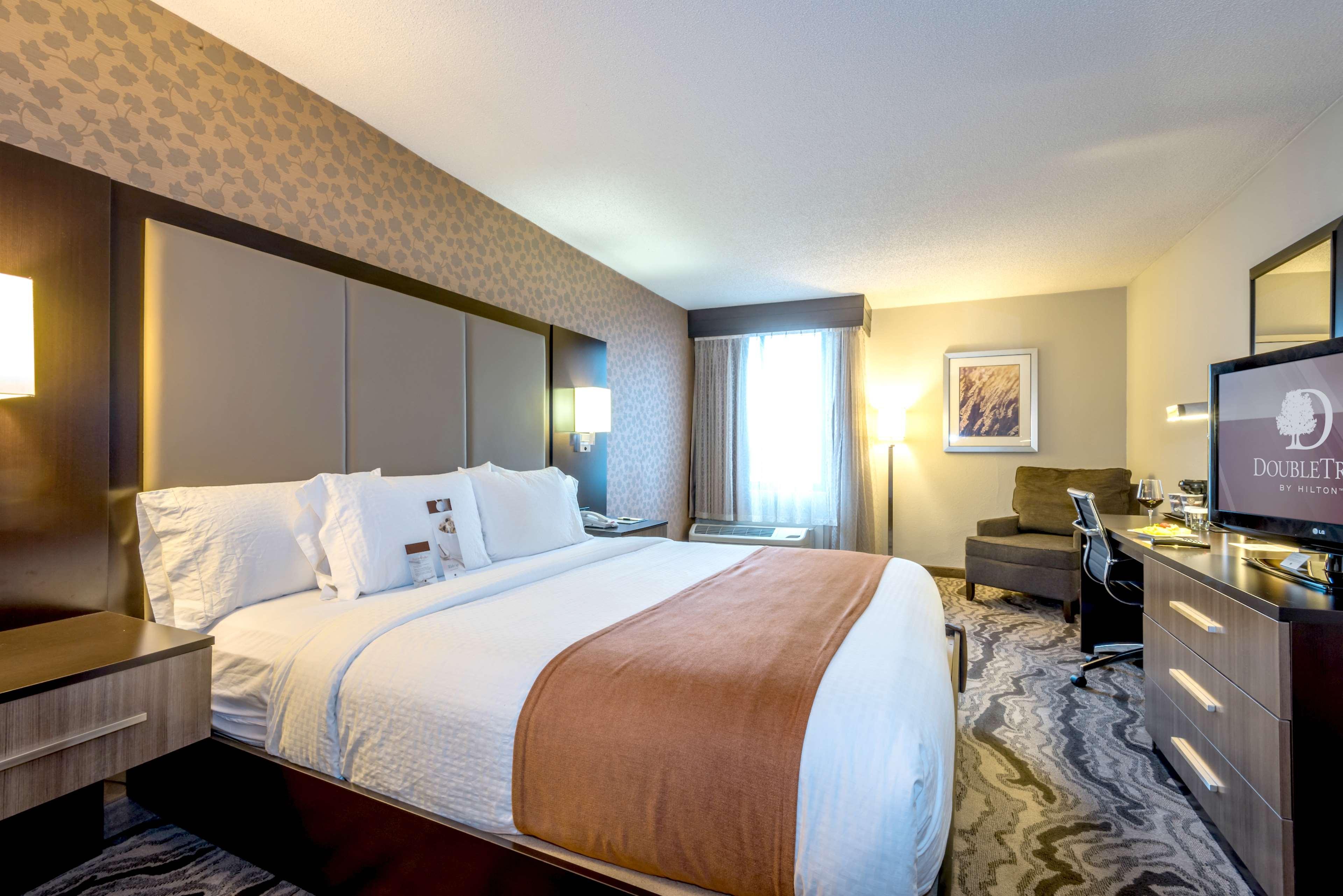 Doubletree By Hilton Montgomery Downtown Exteriör bild