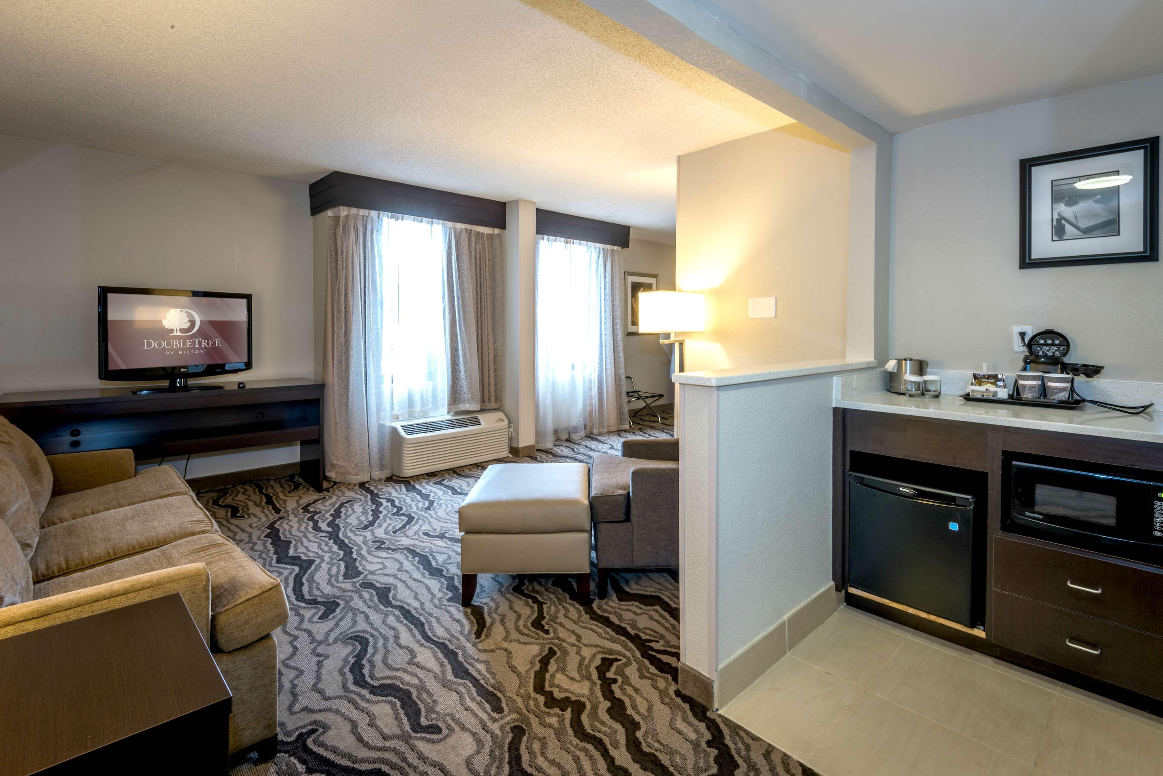 Doubletree By Hilton Montgomery Downtown Exteriör bild