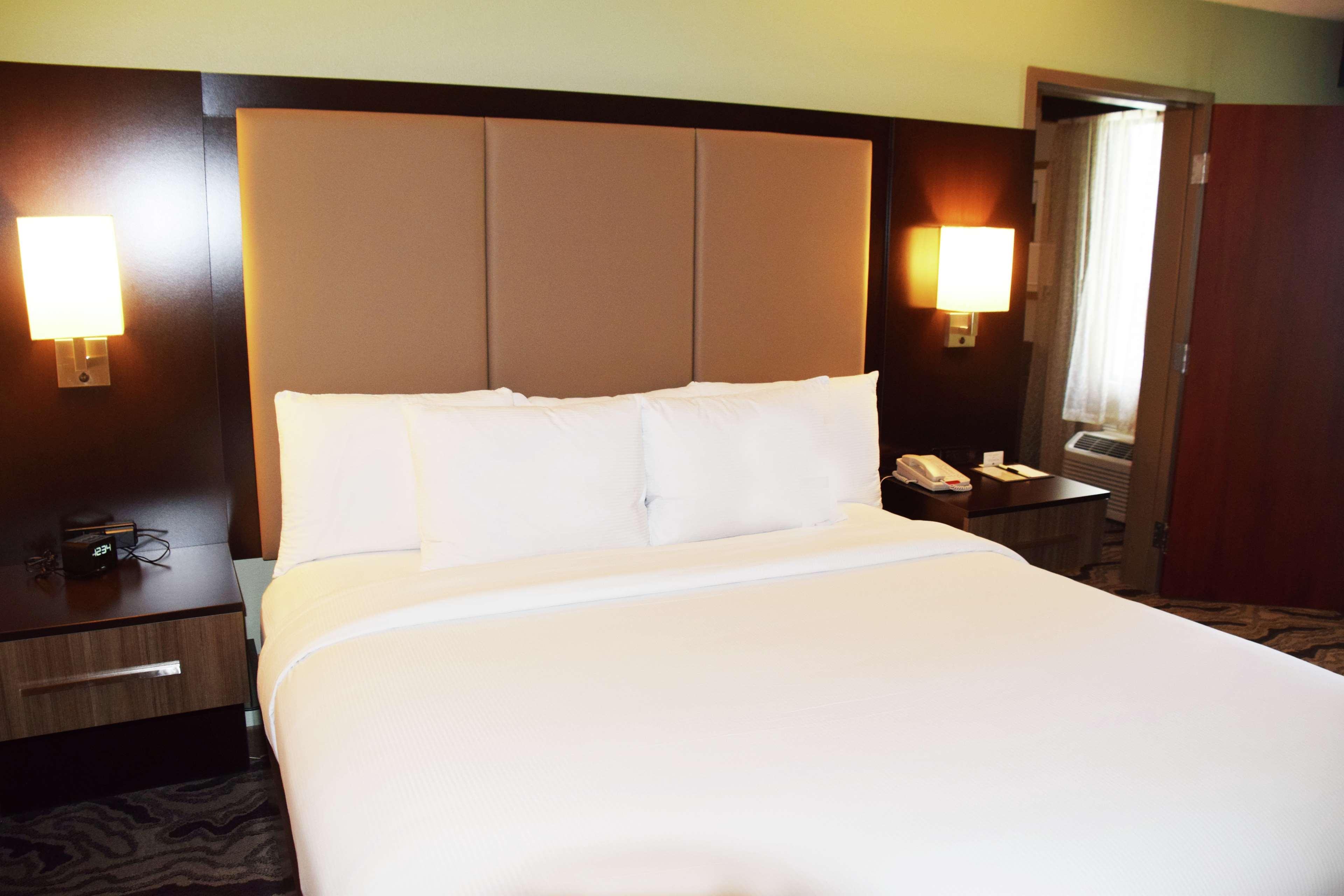Doubletree By Hilton Montgomery Downtown Exteriör bild