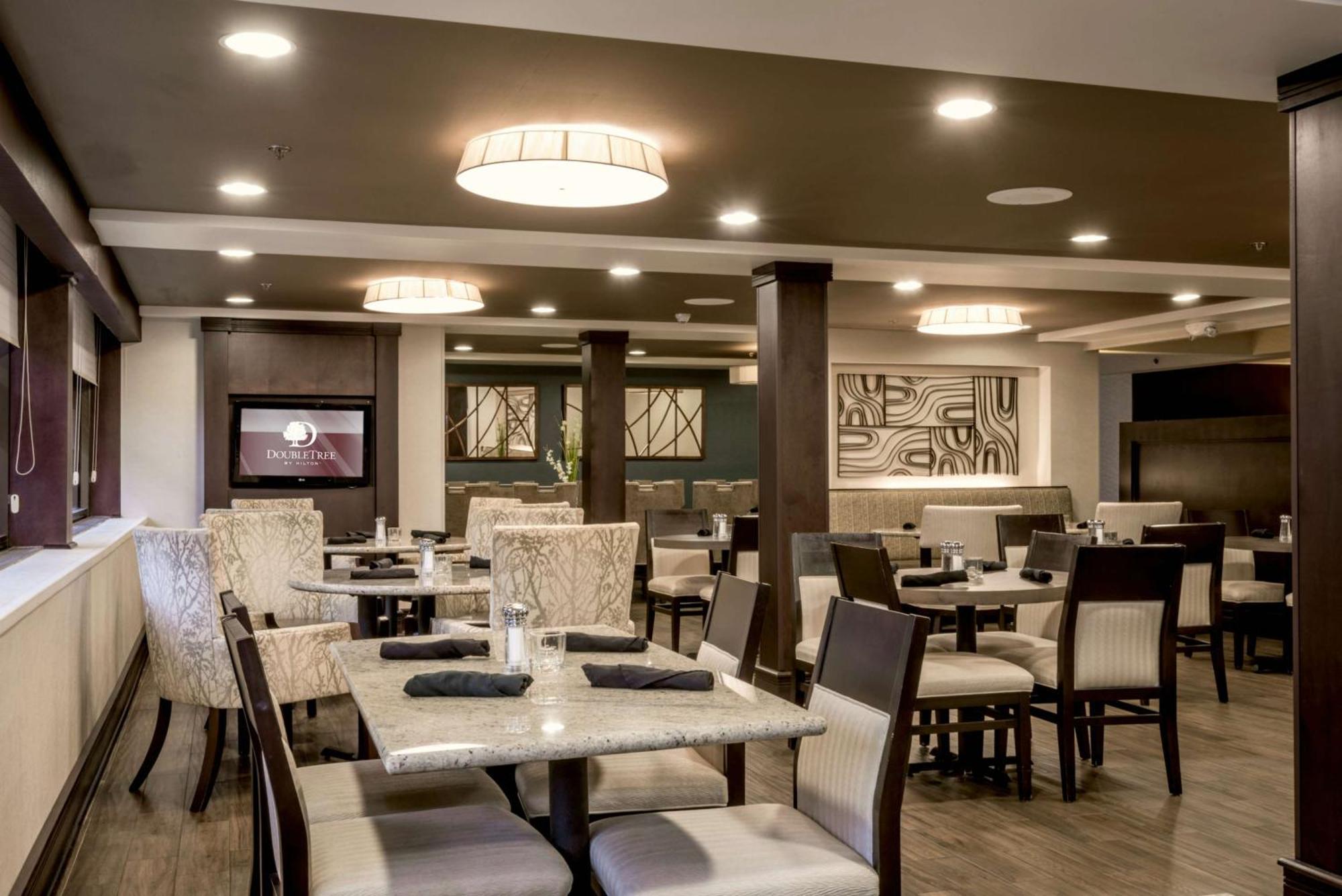 Doubletree By Hilton Montgomery Downtown Exteriör bild